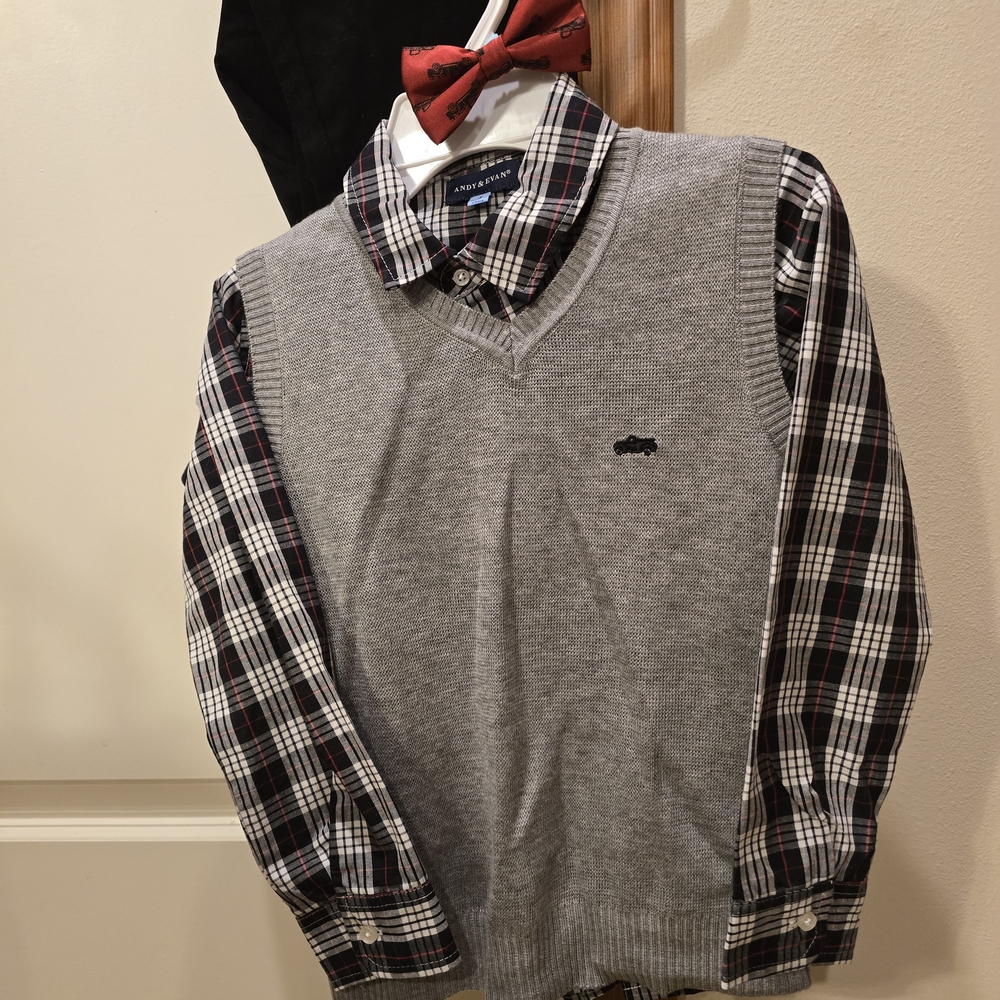 Andy & Evan Gray V-Neck Sweater Vest